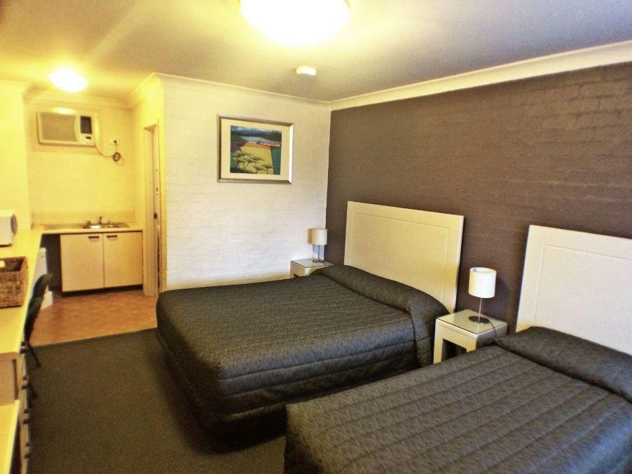 Lidcombe Motor 3* Sydney