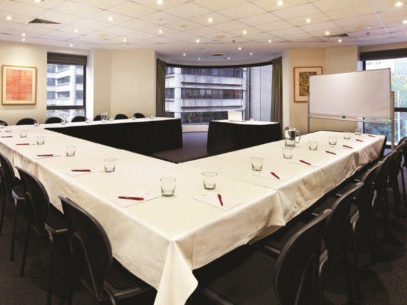 Aparthotel Adina Town Hall 4*