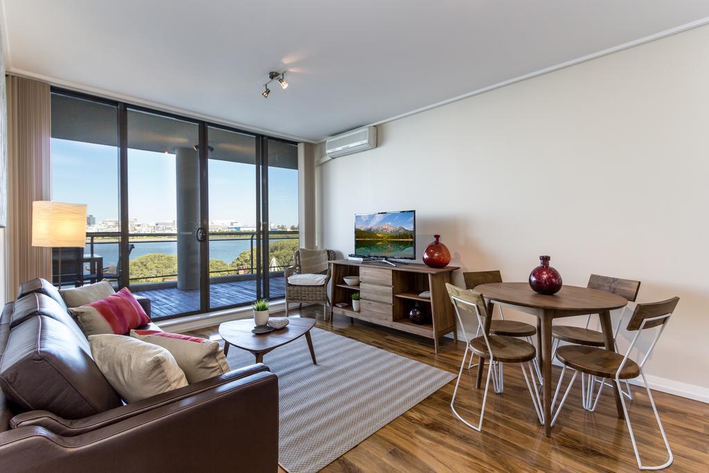 Breaker Cove - Stylish 2 Bed With Pool And Gym Apartment *