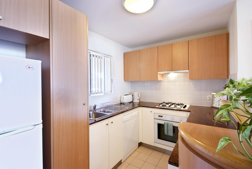 Apartment Breaker Cove - Stylish 2 Bed With Pool And Gym Sydney