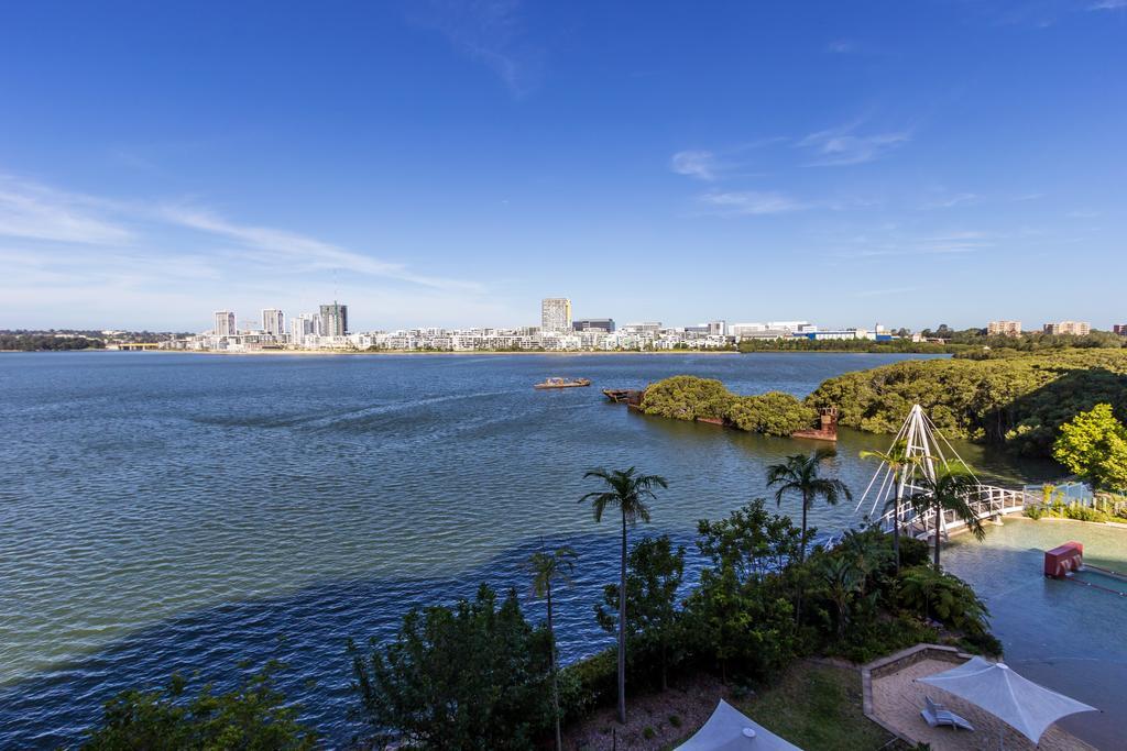 Breaker Cove - Stylish 2 Bed With Pool And Gym Sydney