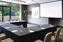 Adina Airport Aparthotel 4*