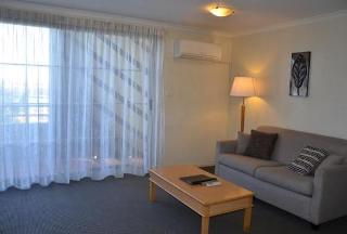 Napoleon On Kent Aparthotel 4*