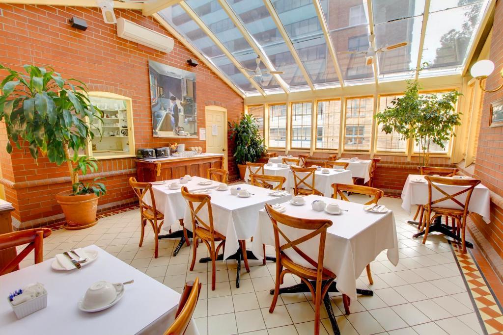 Simpsons Of Potts Point 4*