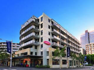Holiday Lodge Hotel * Sydney