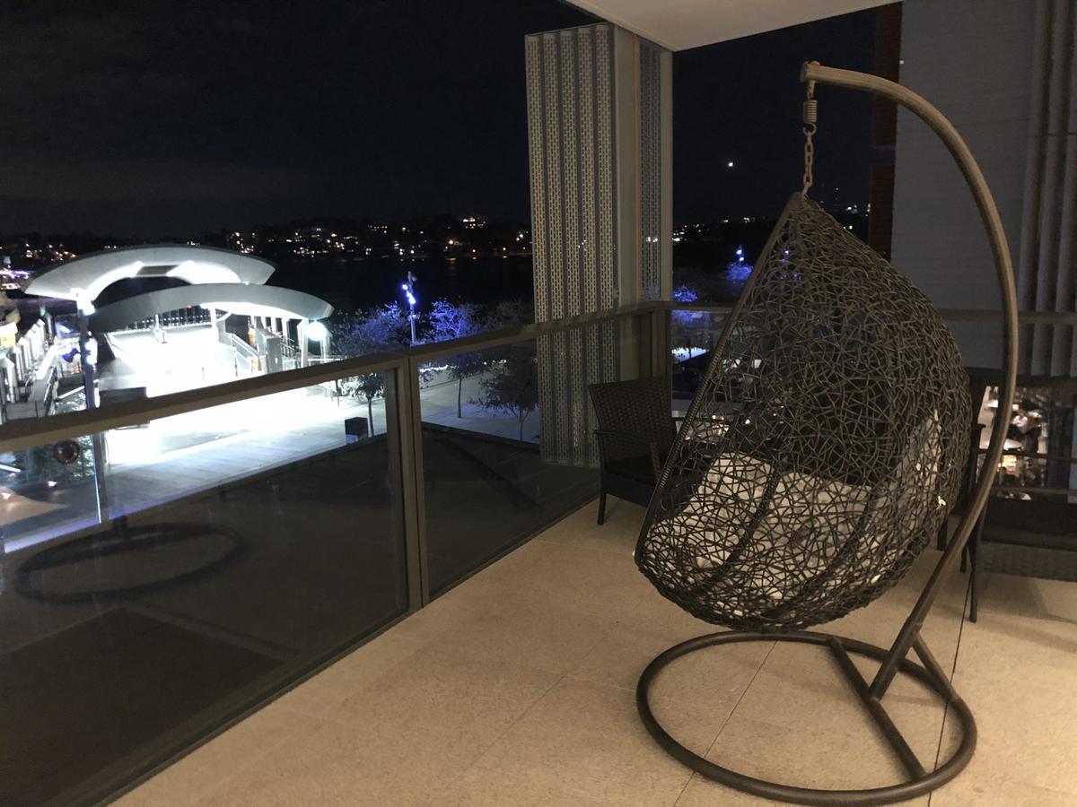Barangaroo Waterview Luxury Apartment