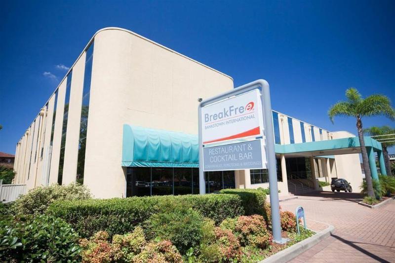 Aparthotel Breakfree Bankstown International 4*