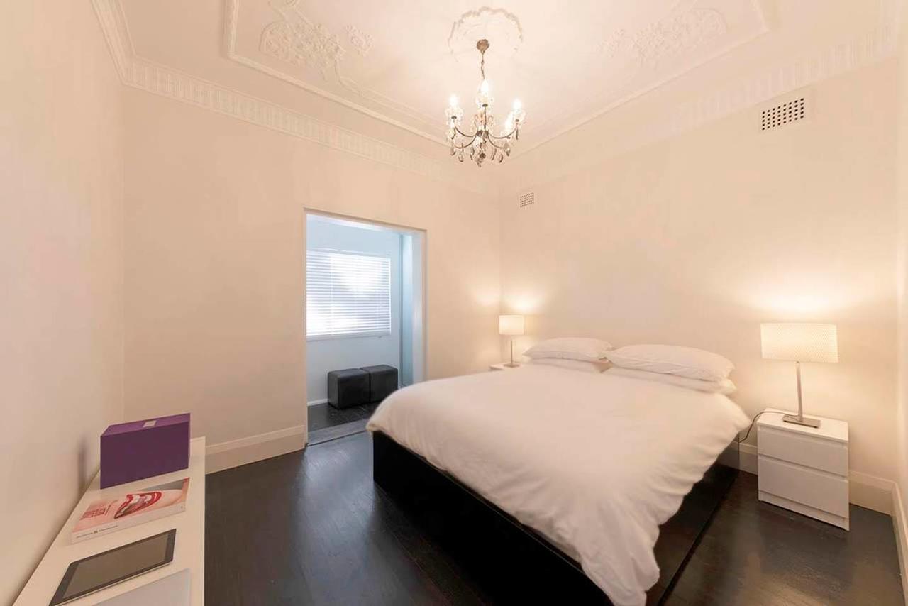 Bondi Beach Prime 1 Bedroom + Sunroom Apartment Sydney