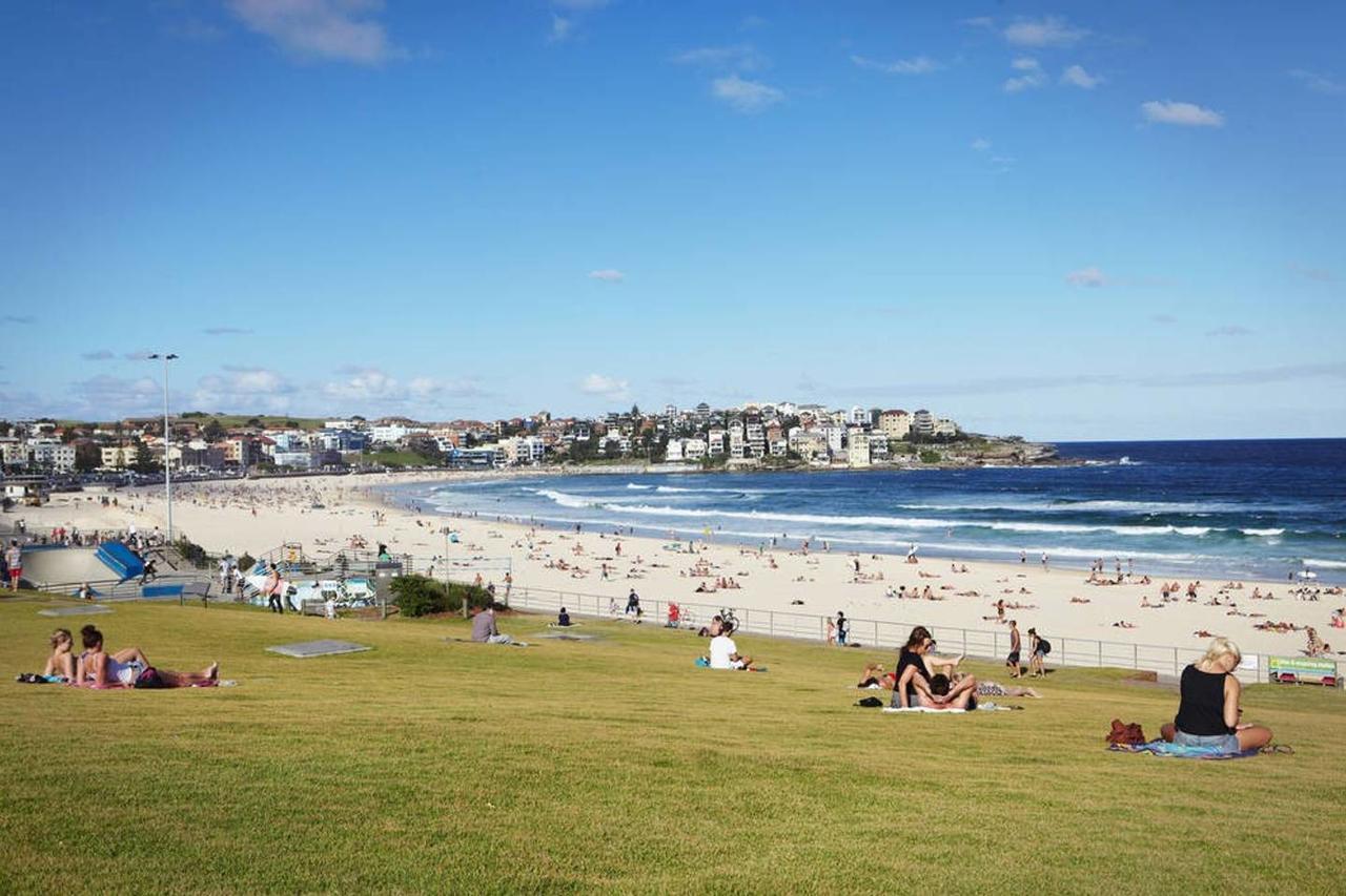 Bondi Beach Prime 1 Bedroom + Sunroom Apartment Sydney