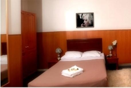 Holiday Lodge Hotel