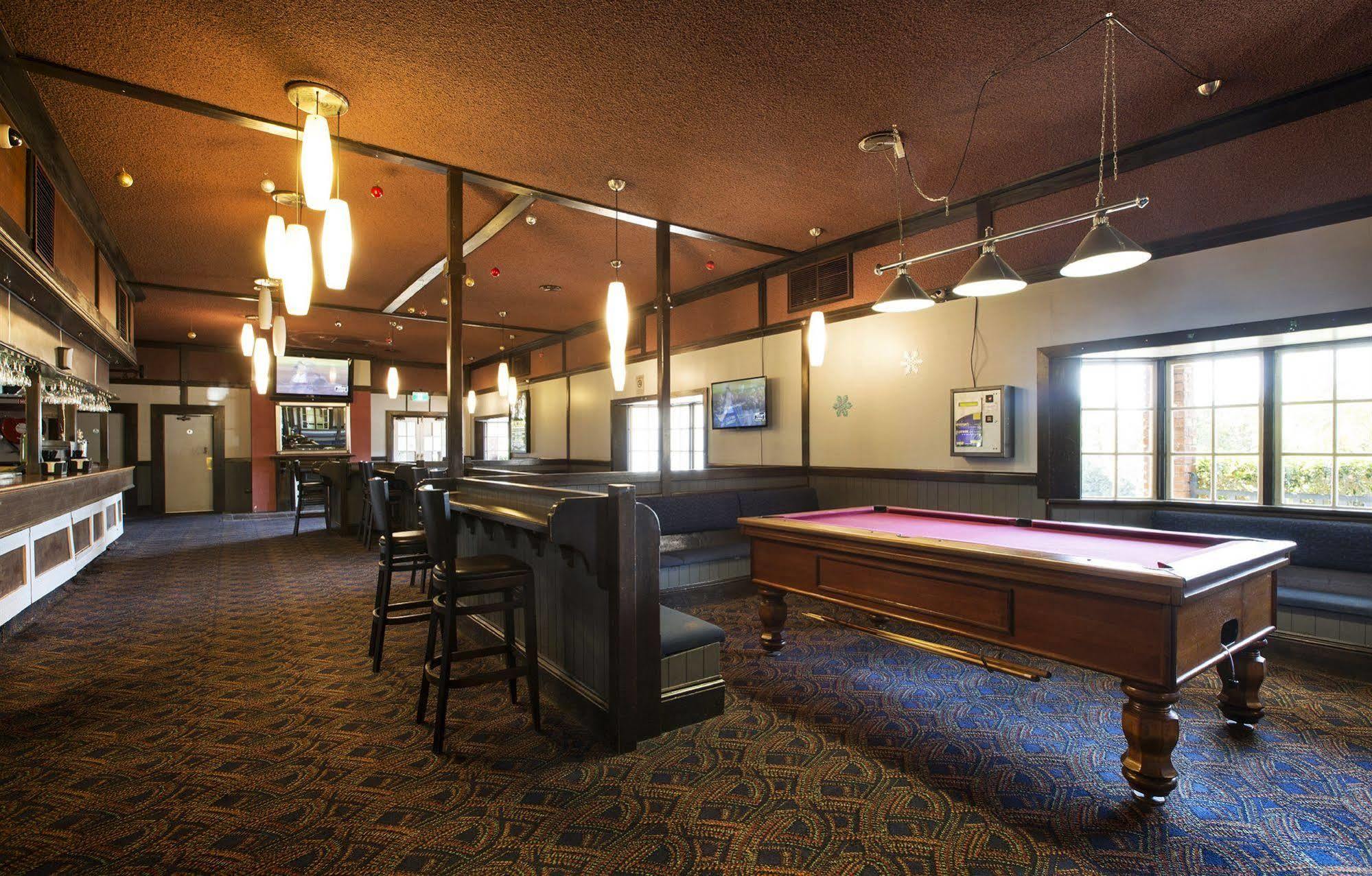 Parkway Inn 2*