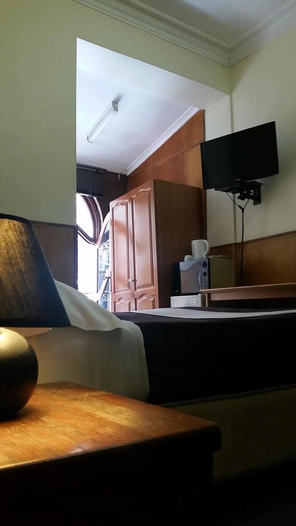 Holiday Lodge Hotel *