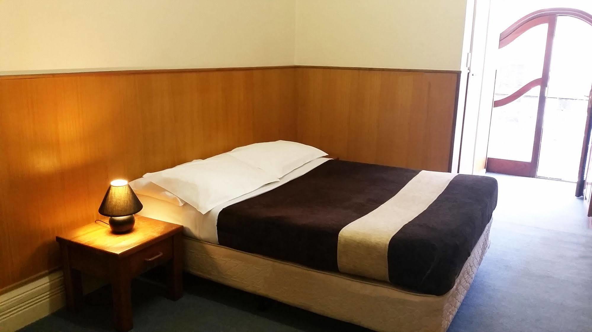Holiday Lodge Hotel *