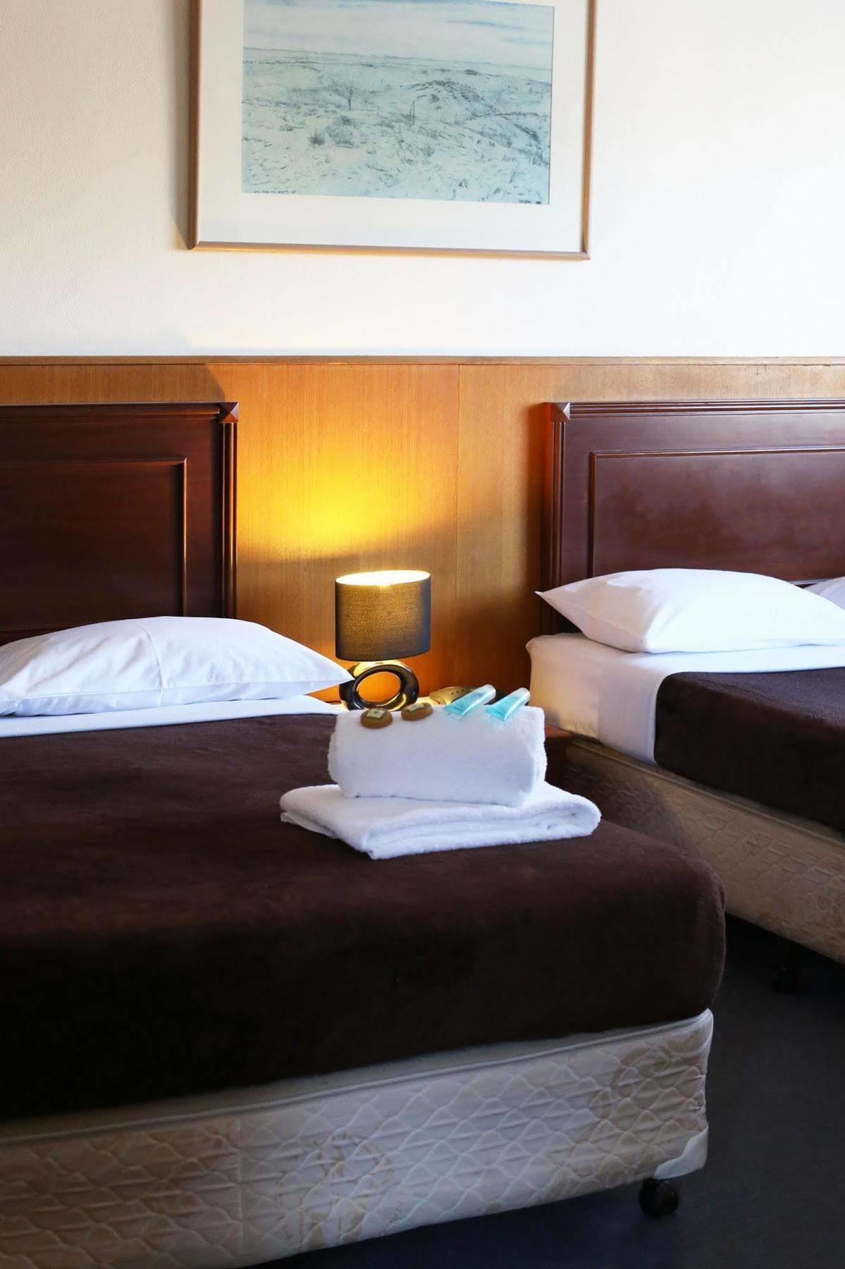 Holiday Lodge Hotel