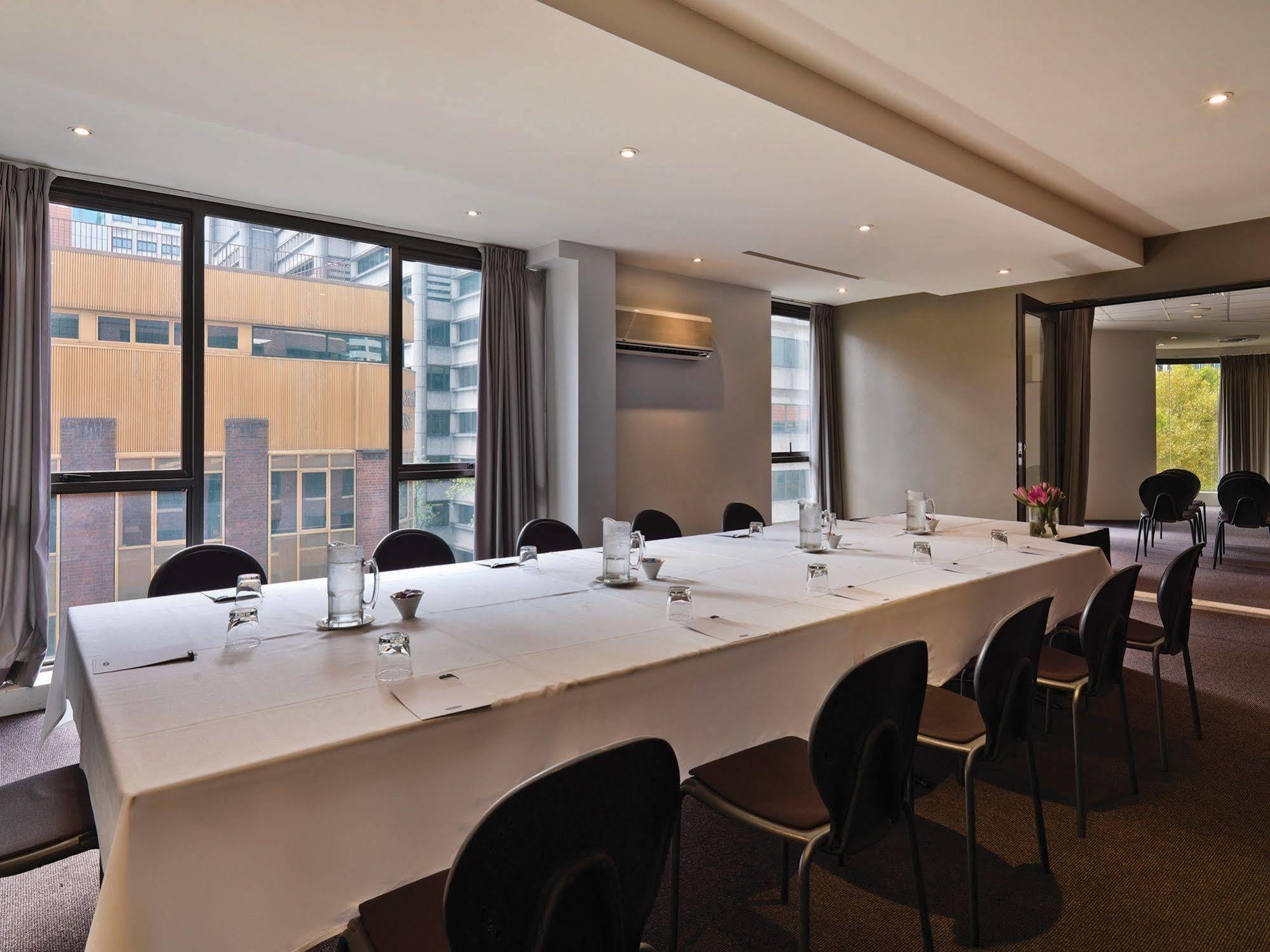 Adina Town Hall 4* Sydney