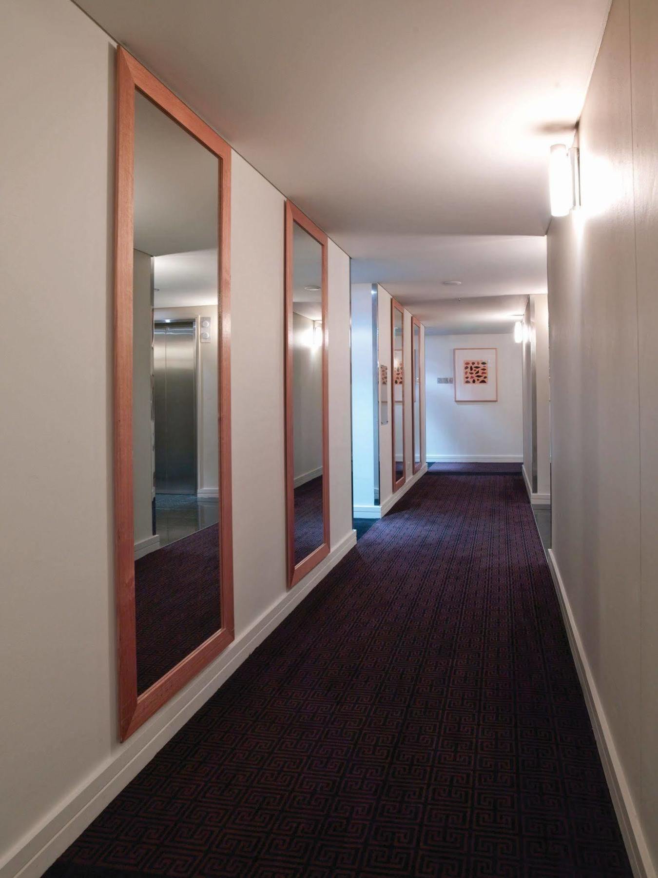 Adina Town Hall Aparthotel 4*