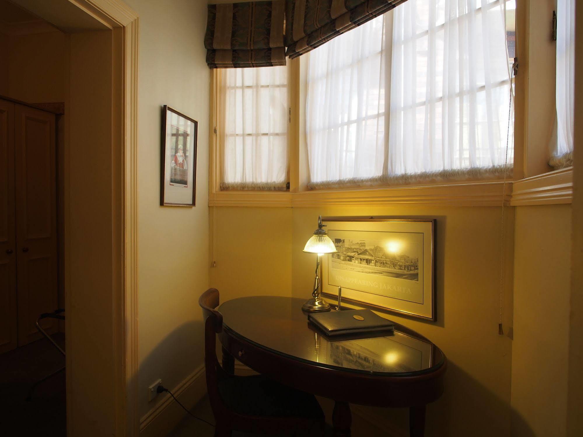 Simpsons Of Potts Point 4*