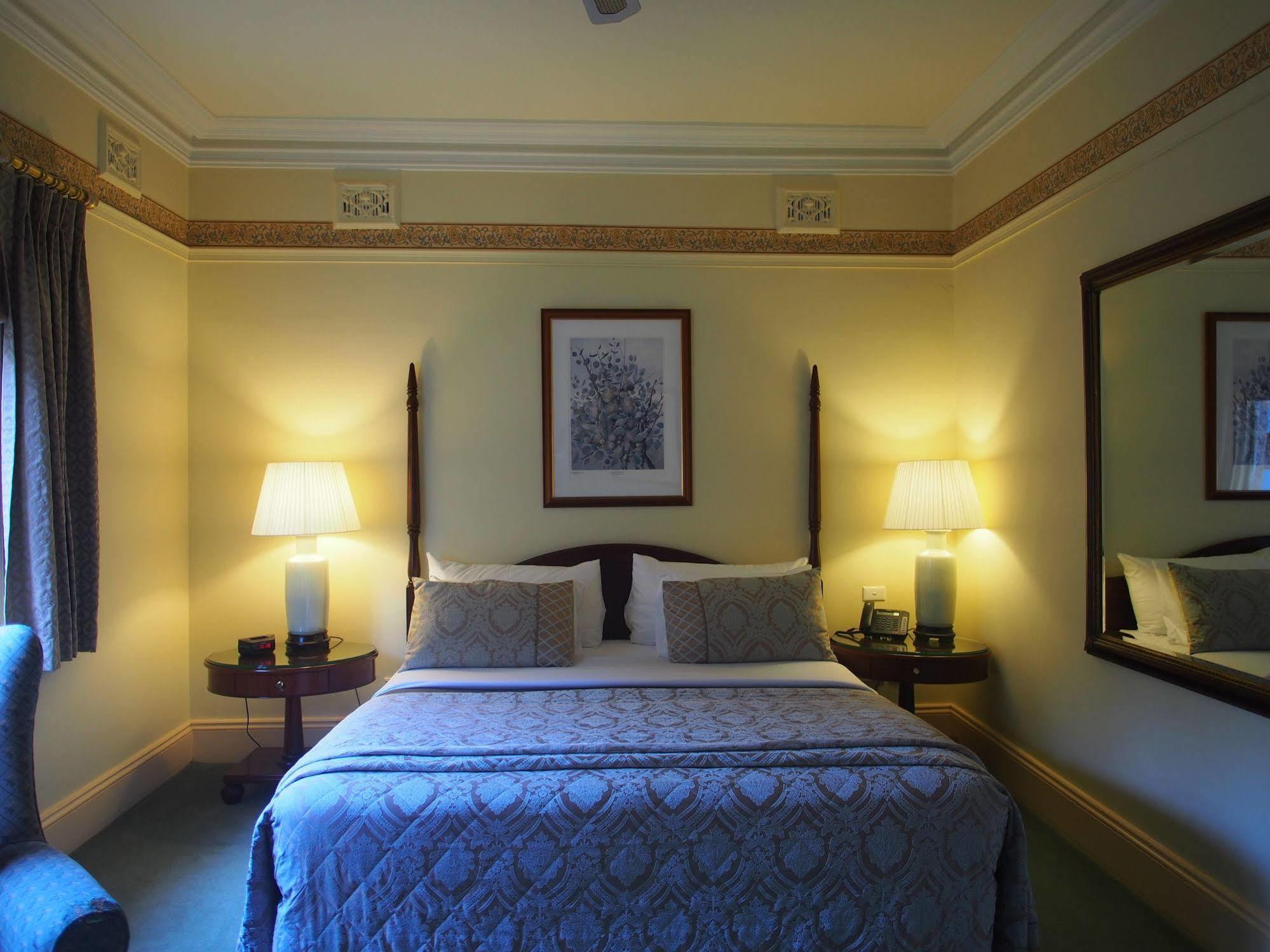 Simpsons Of Potts Point 4*