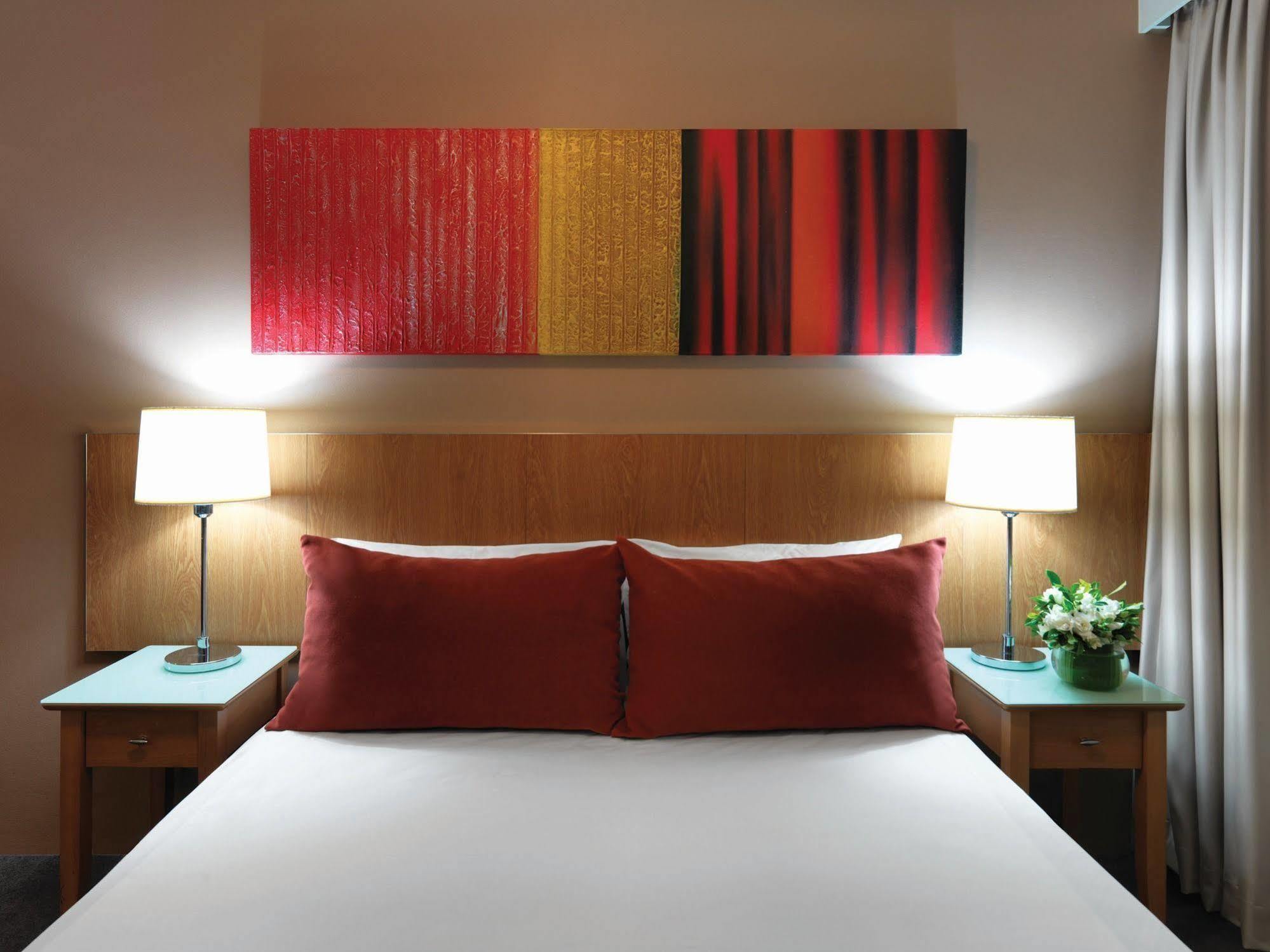 Adina Serviced Martin Place Aparthotel