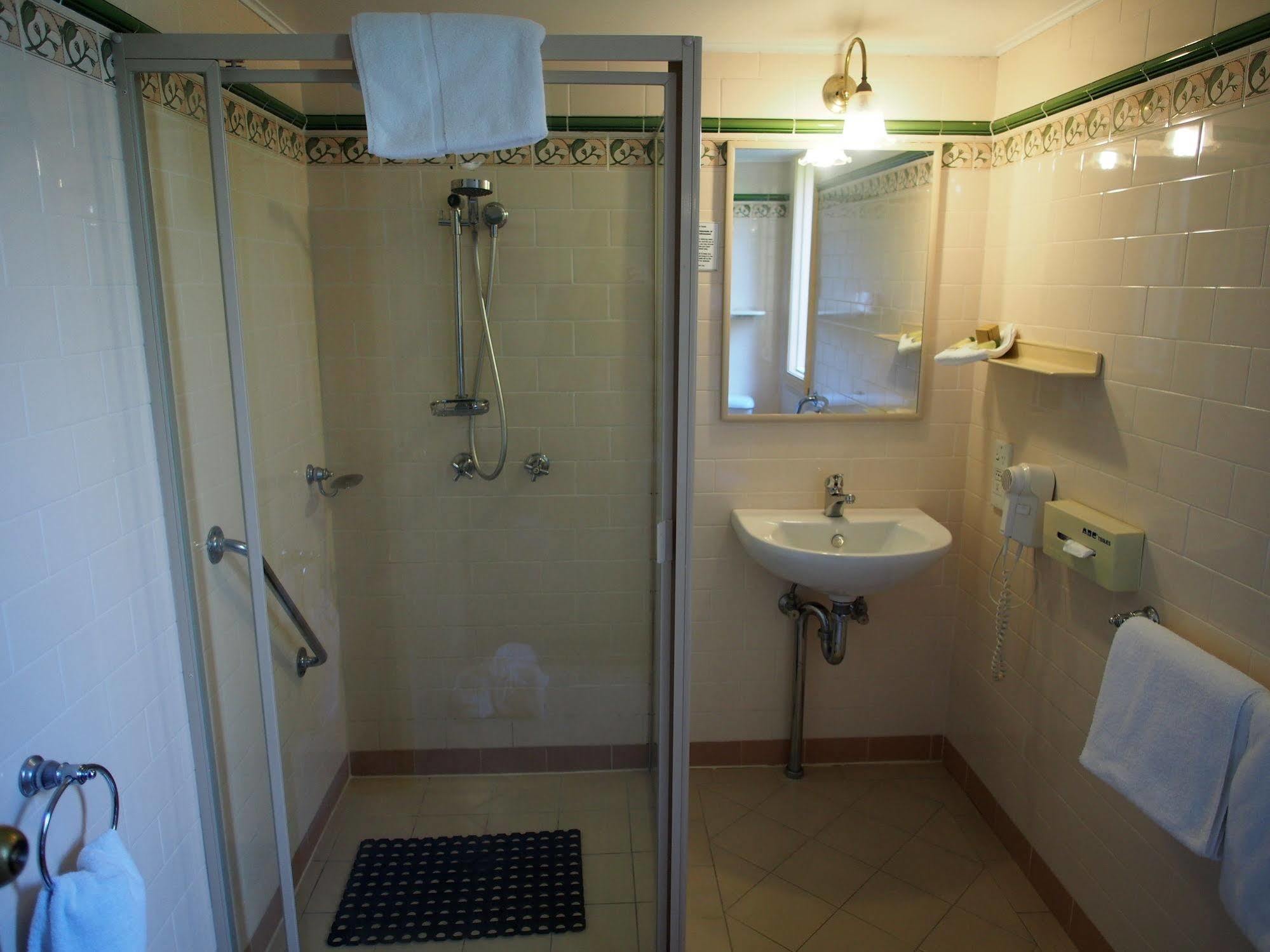 Hotel Mclaren - North Sydney