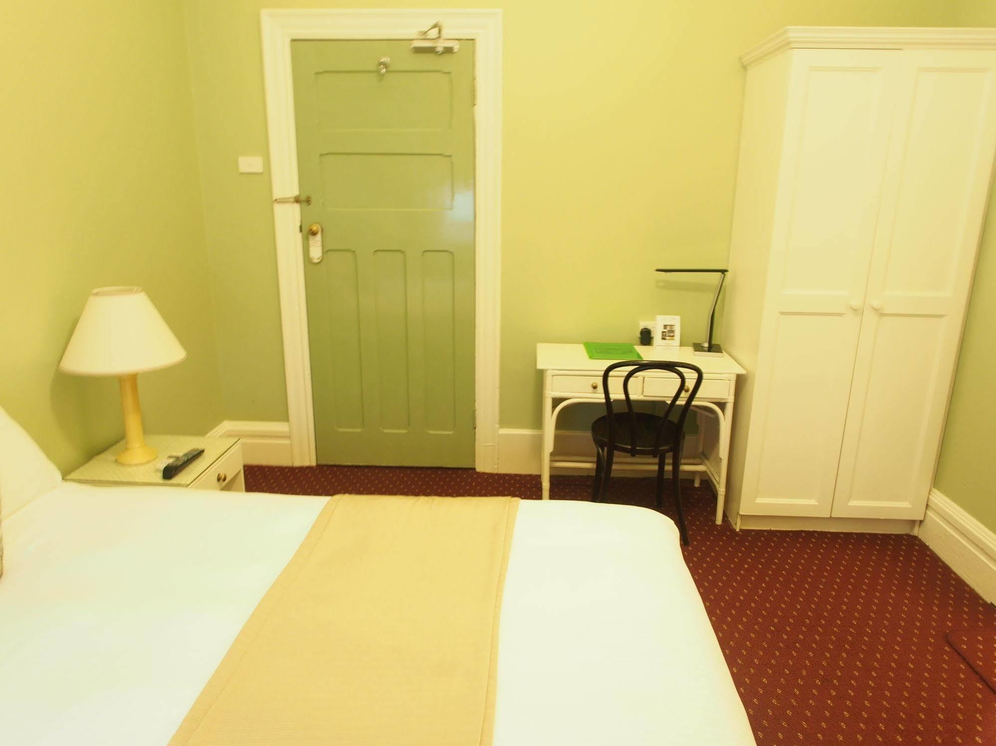 Hotel Mclaren - North Sydney