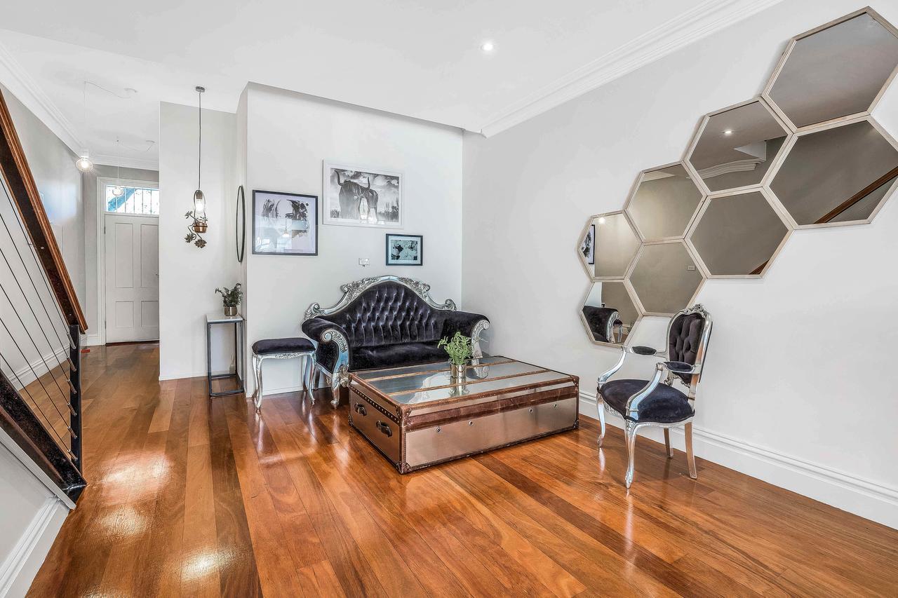 142 Wyndham Guest house