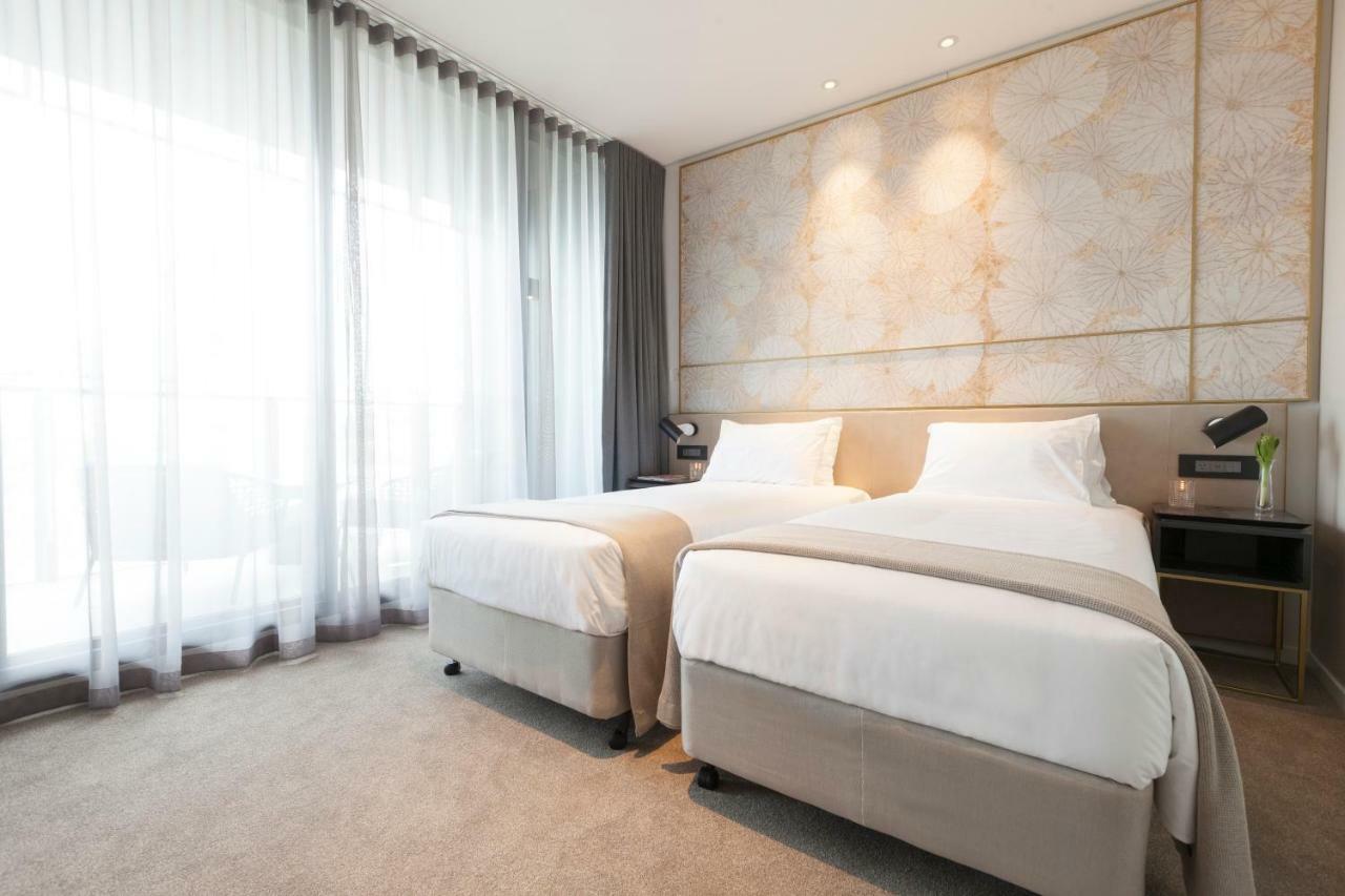 Hotel One Global Square
