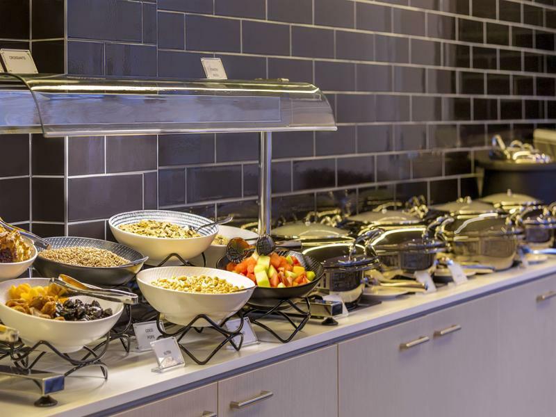 Travelodge Airport Hotel 4*