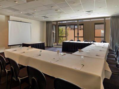 Aparthotel Adina Town Hall 4*