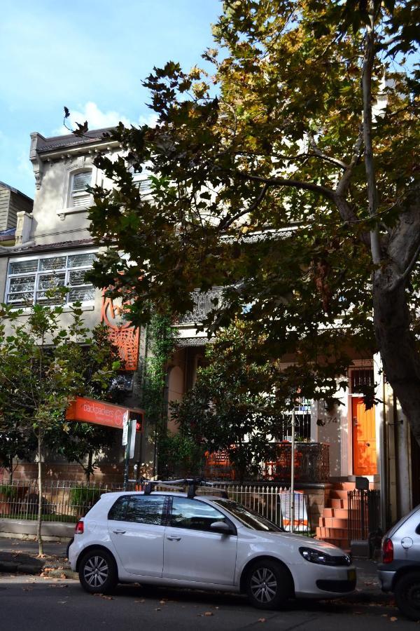 Hostel London Plane Backpackers Sydney