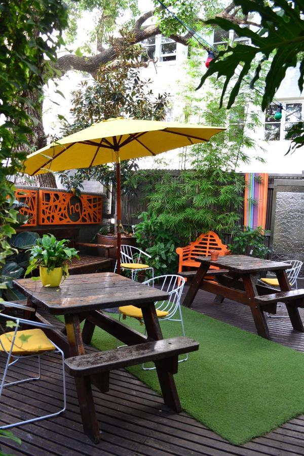 London Plane Backpackers Hostel *