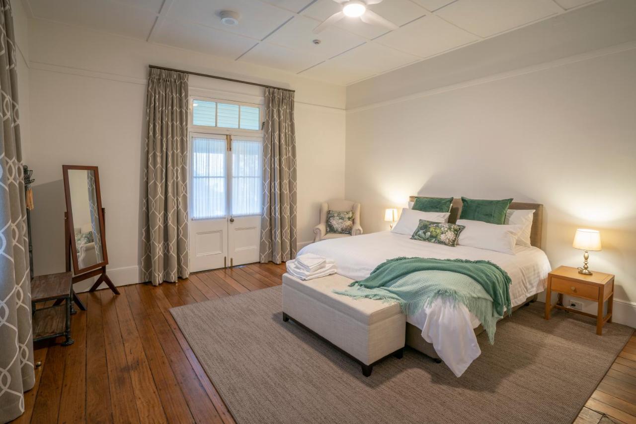 Country house Middle Head Officers Quarters *