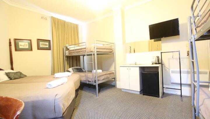 Woolbrokers Darling Harbour * Sydney