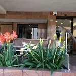 Edgecliff Lodge Motel