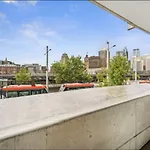 Central Stylish 1 Bedroom With Balcony And Air-Con