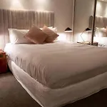 Great Studio Apartment With Balcony Bond1009 Self- Catering