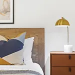City Living: 1-Bed Apt + Study Close Mq Station