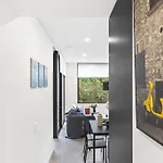 City Living: 1-Bed Apt + Study Close Mq Station