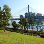 Intimate Studio Apartment With Balcony In Glebe