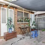 Bright Single Room - Seconds To Bus Station & Park - Close To Chinatown - Shared Bathroom