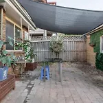 Bright Single Room - Seconds To Bus Station & Park - Close To Chinatown - Shared Bathroom