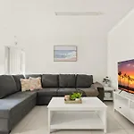 Polished 2-Bed Unit In The Heart Of Parramatta