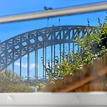 Kozyguru Kirribilli Opera House View 2 Bed Apt