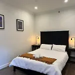 Peaceful Unit Facing Sydney Opera House