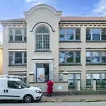 Renovated Harbourfront Home With Harbour Views