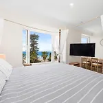 Beachfront Haven Directly Opposite Bondi Beach