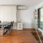 Spacious 3 Bed 2 Bathroom Apartment With Parking