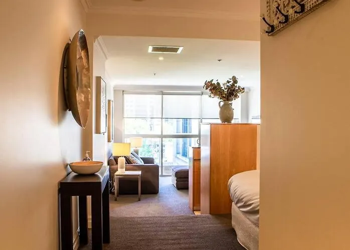 Great Studio Apartment With Balcony Bond1009 Self- Catering