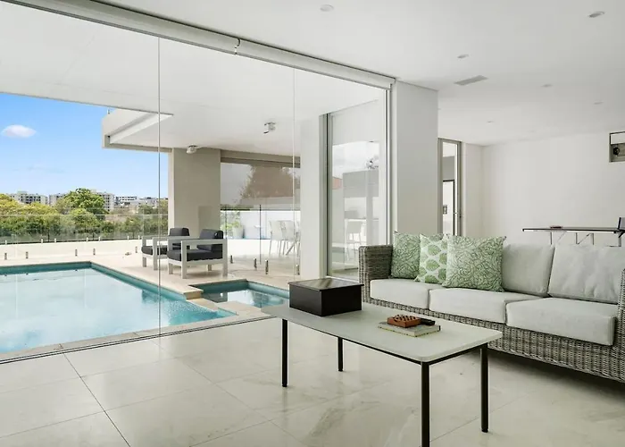 \'Starlight\' A Slice Of The Hollywood Hills In Bexley