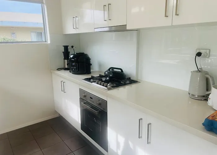 Visit Sydney - Welcome To A Master Room Inside The Beautiful Garden Courtyard Apartment